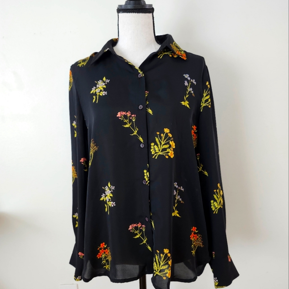 Women Premise shirt size M floral black NEW